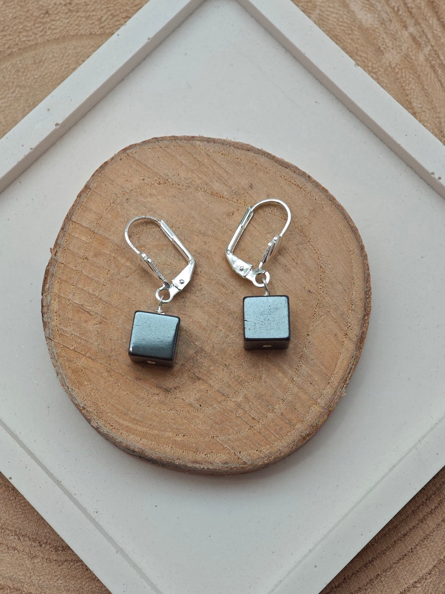 Boucles d'oreilles carrées hématite