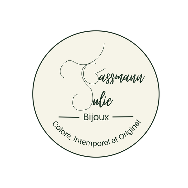 Julie créatrice de bijoux uniques en pierres naturelles